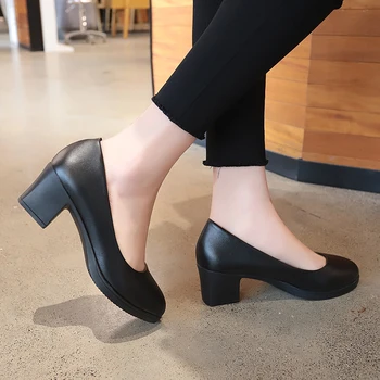 Urad dama klasičnih črno usnje črpalke 2019 pomlad 5 cm kvadrat petah zdrsne na delovni čevlji ženska priložnostne vse tekme sandali